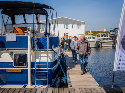 Motorboot Sneek luidt vaarseizoen in met veelzijdige Voorjaarsshow